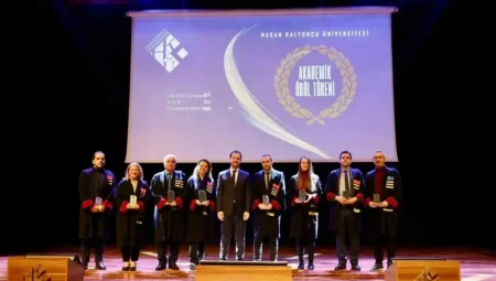 HKÜ Akademik Ödül Töreni: Başarılı Akademisyenler Ödüllendirildi